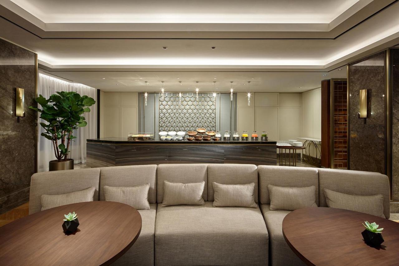 Lotte Hotel Seoul Executive Tower Екстер'єр фото The lounge at the airport