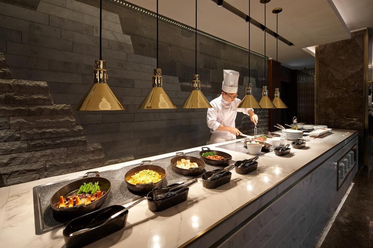 Lotte Hotel Seoul Executive Tower Екстер'єр фото A live kitchen at the airport