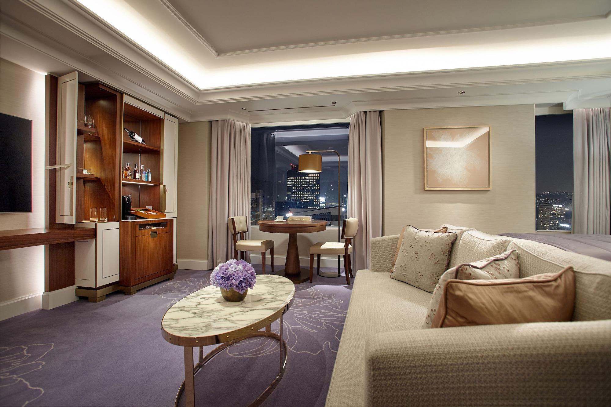 Lotte Hotel Seoul Executive Tower Екстер'єр фото A suite at the Conrad Tokyo