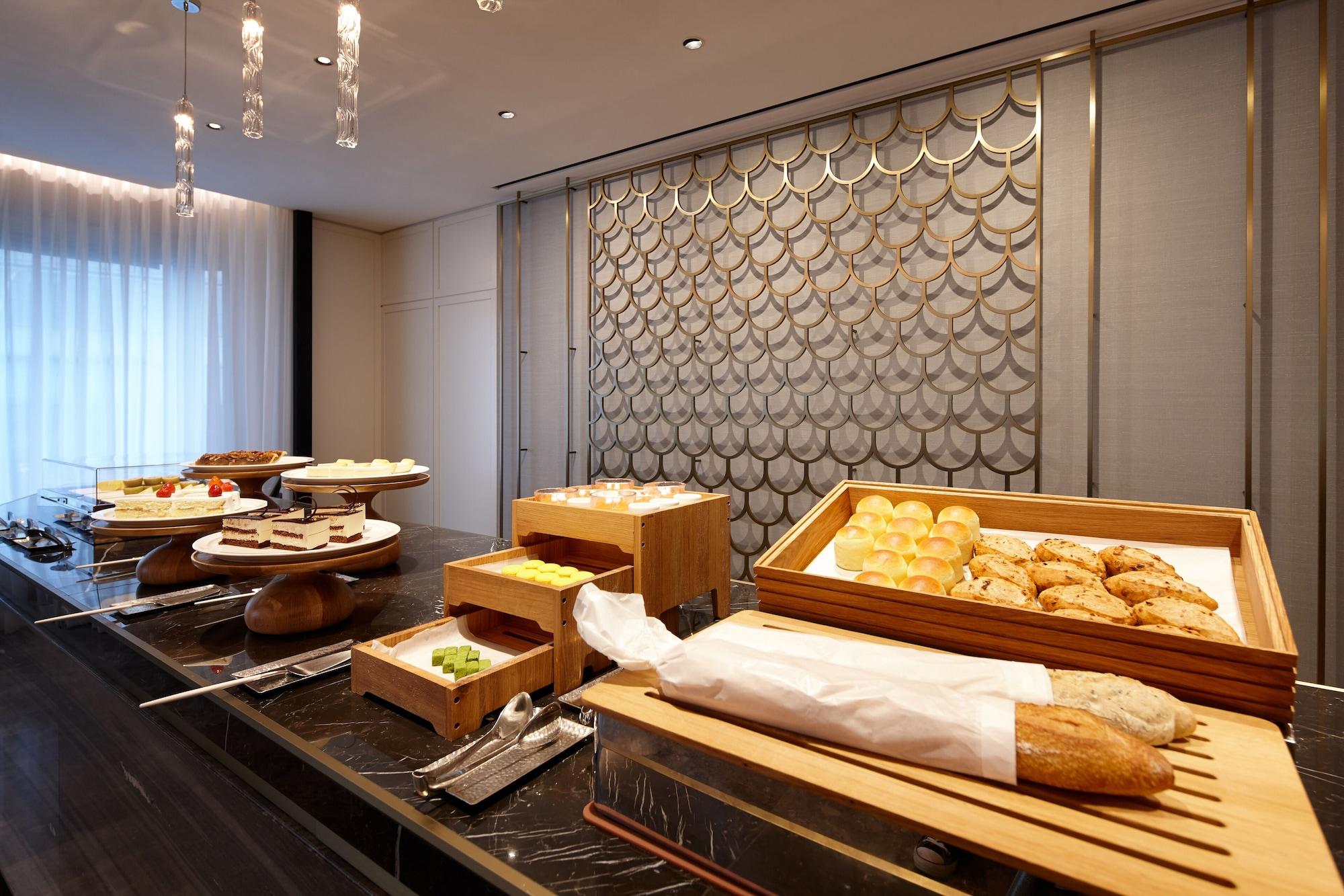 Lotte Hotel Seoul Executive Tower Екстер'єр фото A buffet at a hotel
