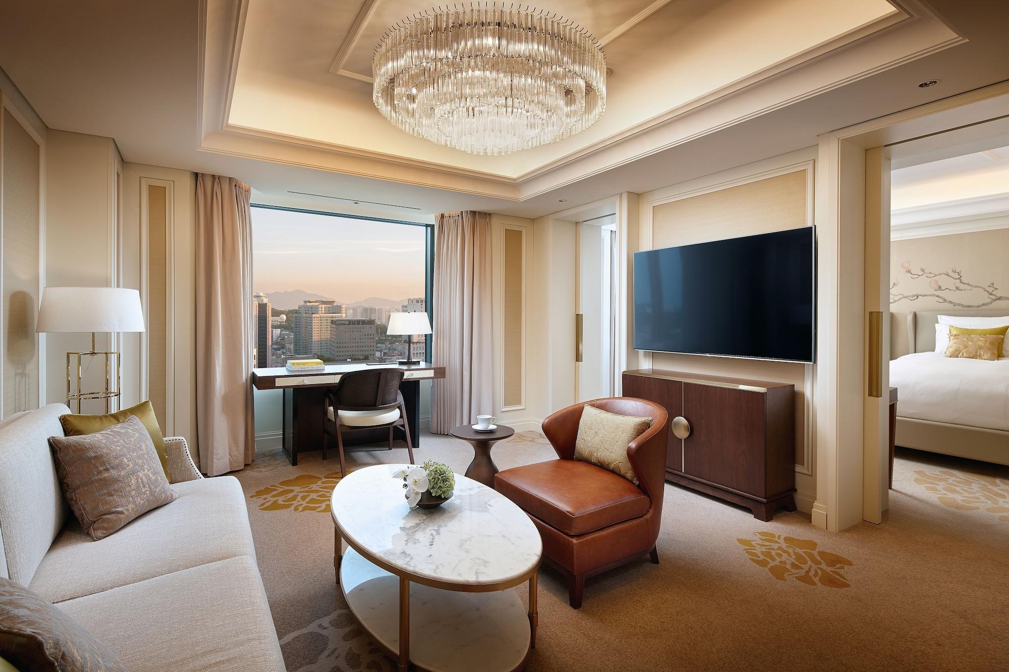 Lotte Hotel Seoul Executive Tower Екстер'єр фото A suite at The Ritz-Carlton, Osaka