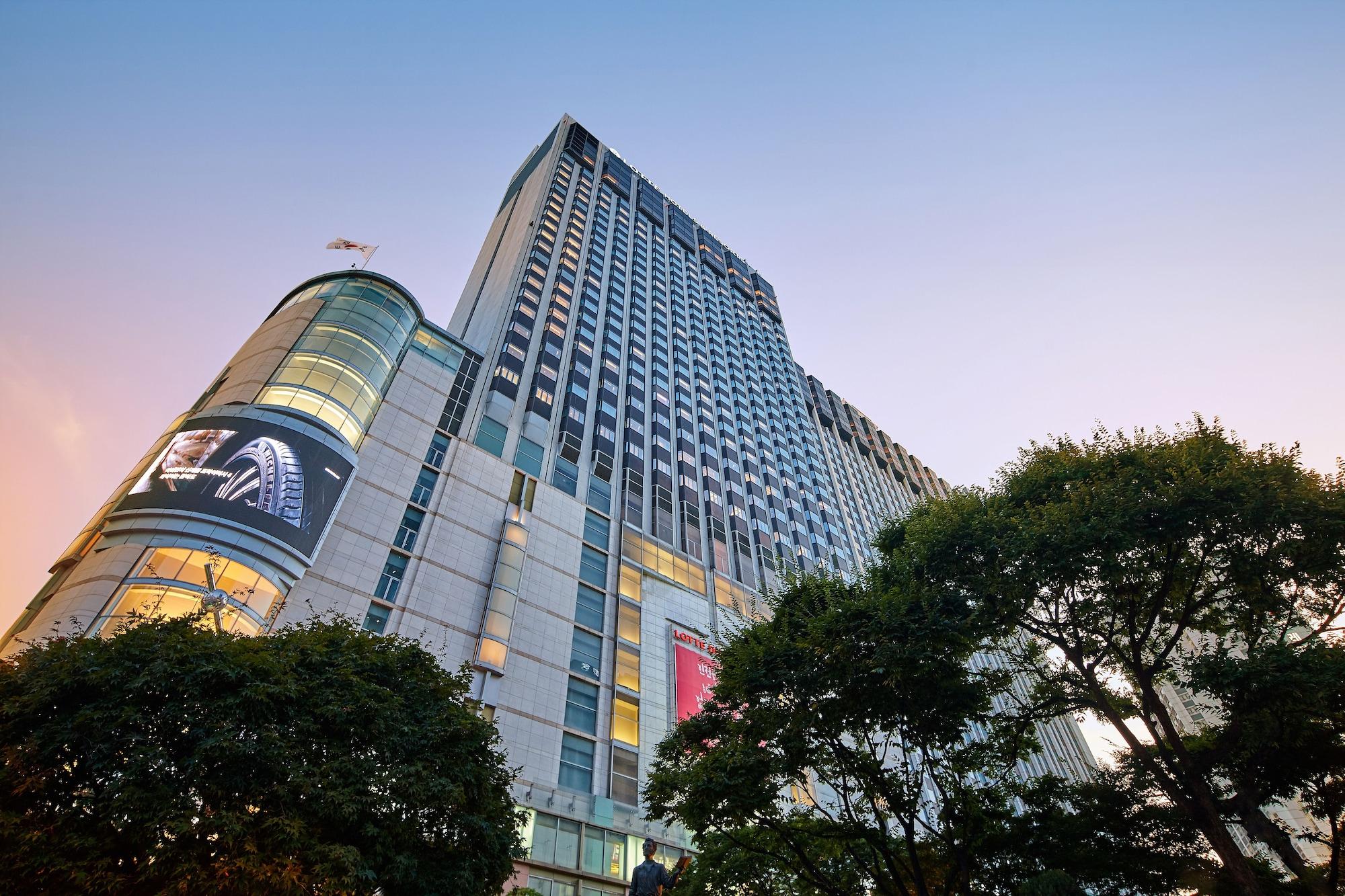 Lotte Hotel Seoul Executive Tower Екстер'єр фото The hotel in 2013