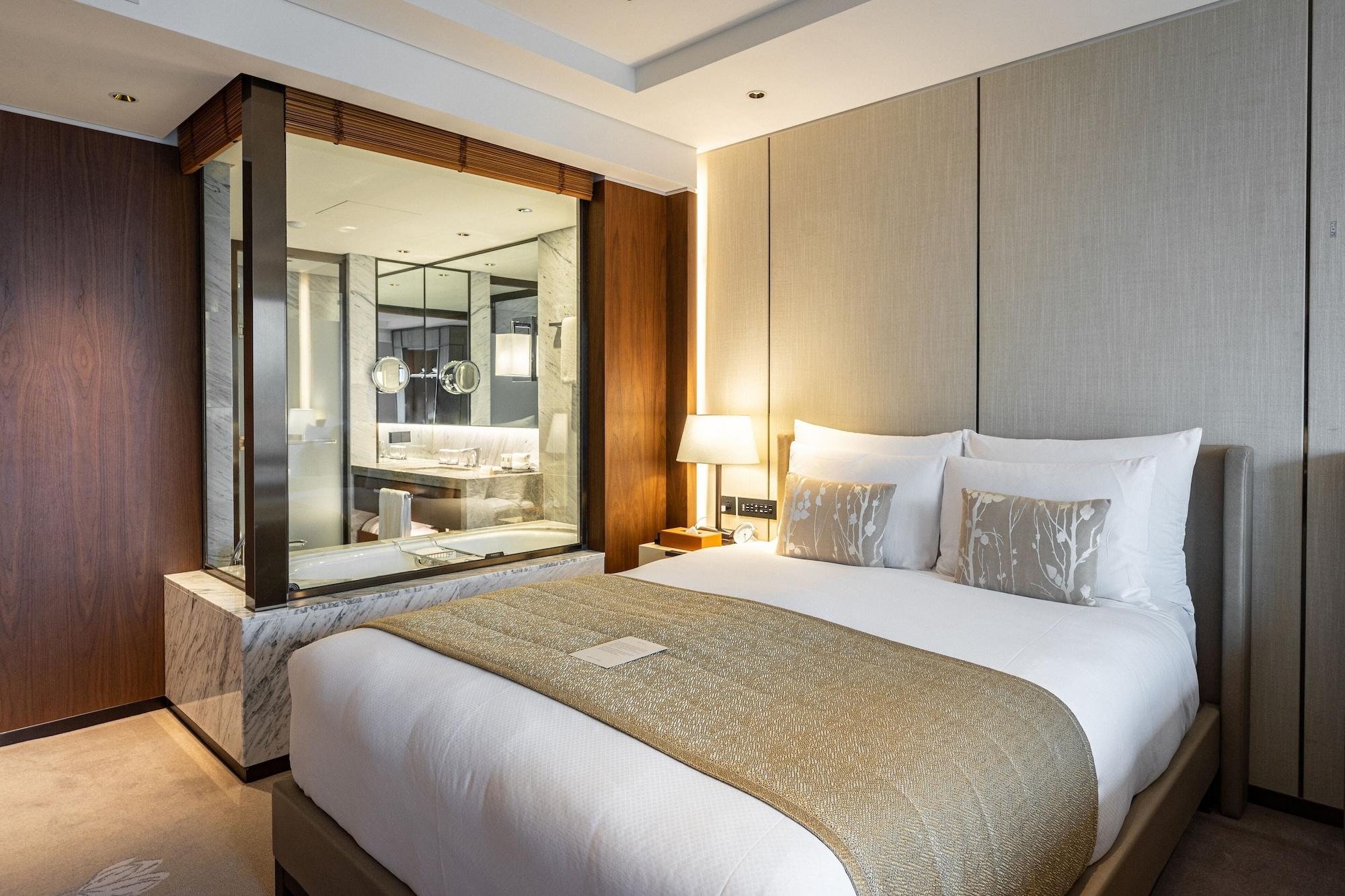 Lotte Hotel Seoul Executive Tower Екстер'єр фото A bedroom in the hotel