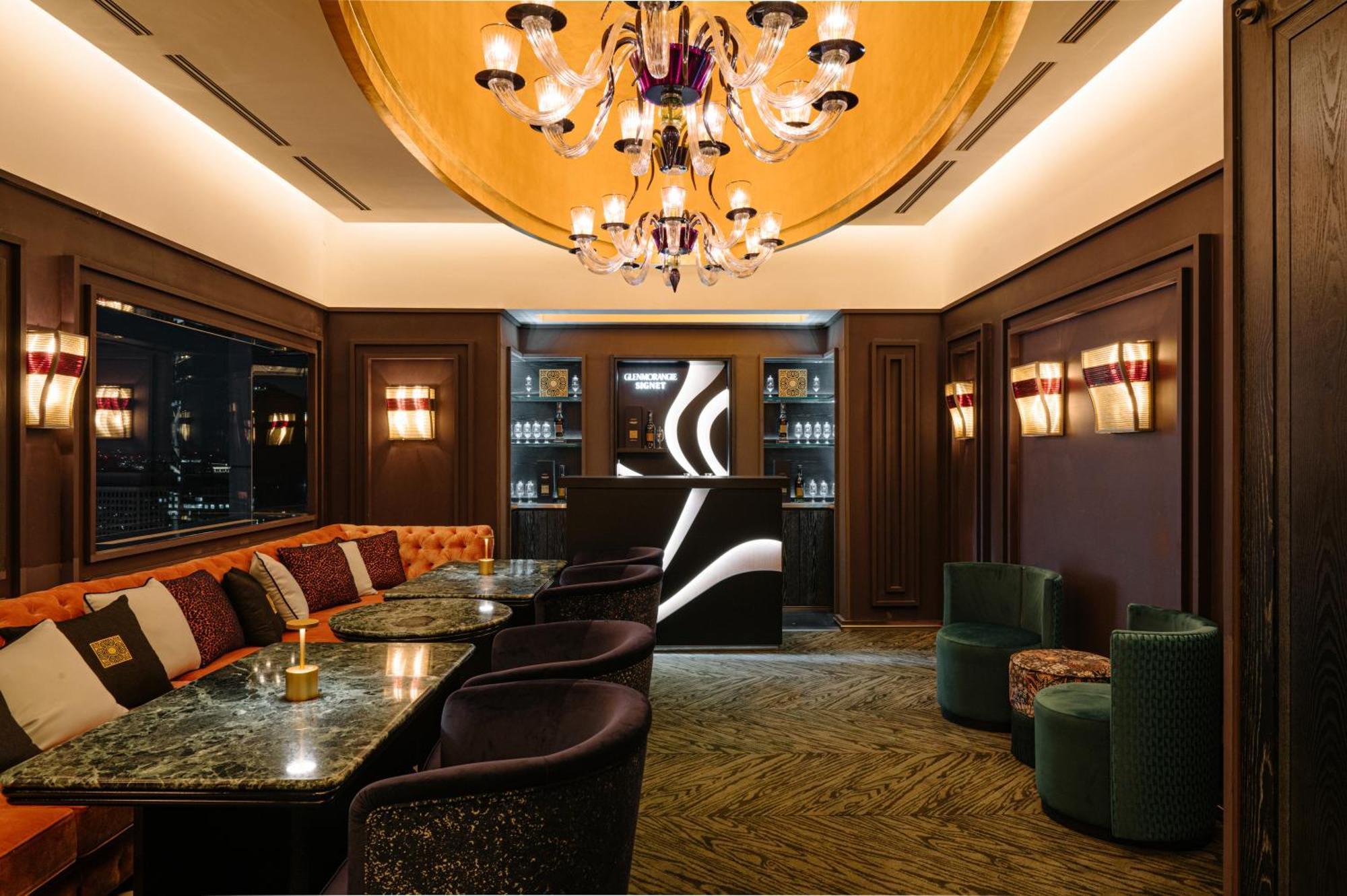 Lotte Hotel Seoul Executive Tower Екстер'єр фото The interior of the bar