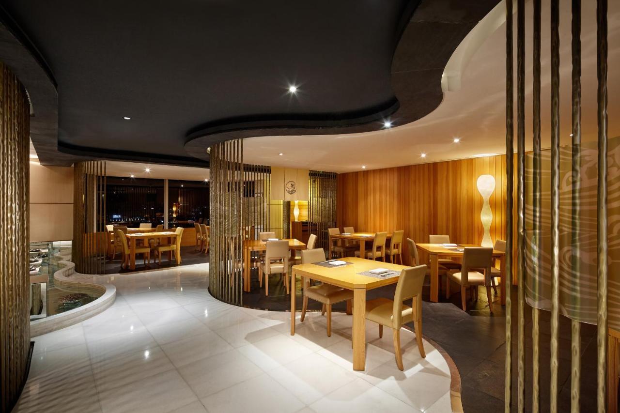 Lotte Hotel Seoul Executive Tower Екстер'єр фото Restaurant in the hotel