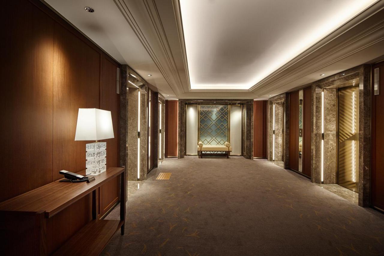 Lotte Hotel Seoul Executive Tower Екстер'єр фото The elevator lobby